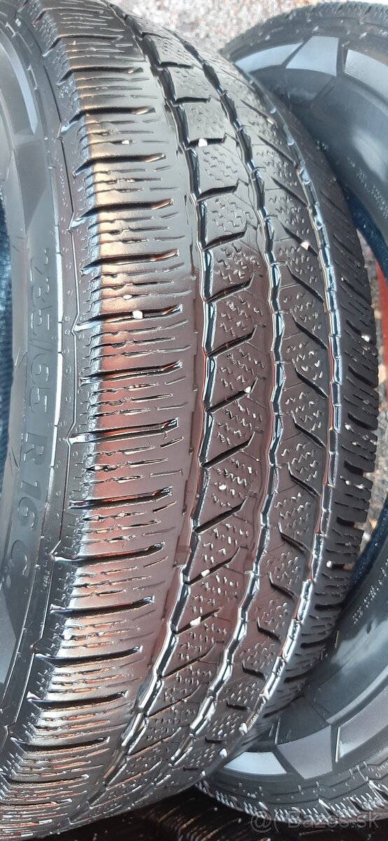 CONTINENTAL 235/65 r16c - 6