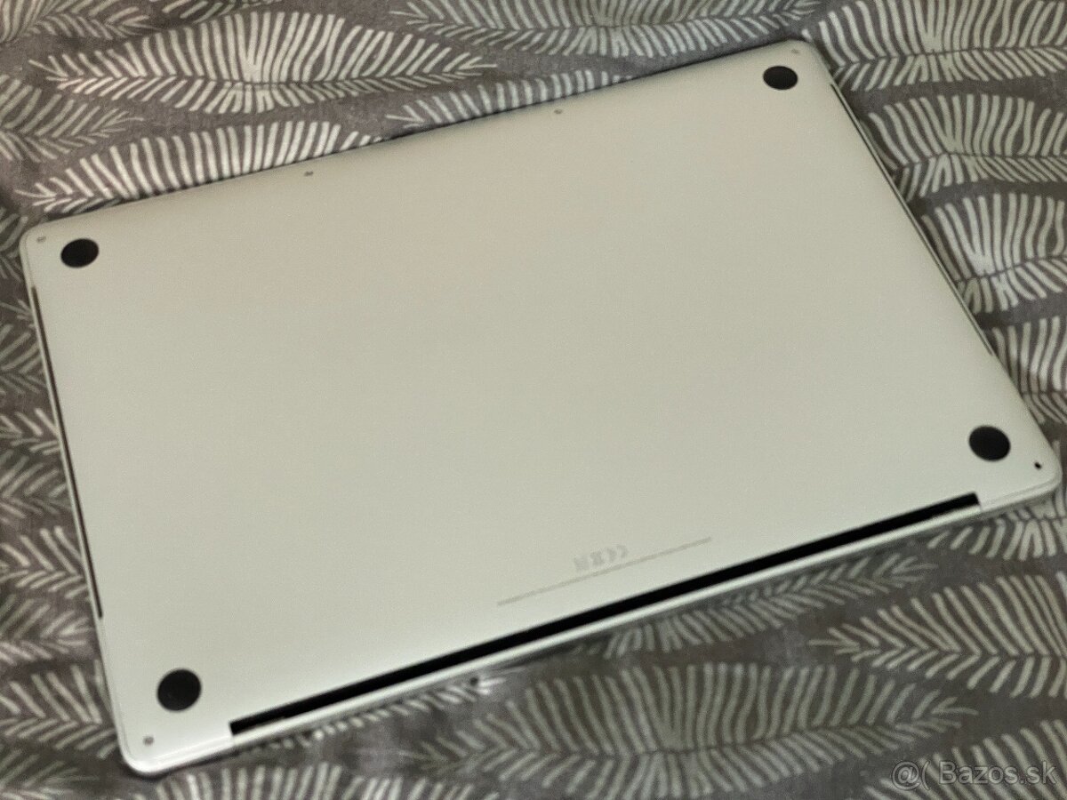 MacBook Pro 2018 15", 16GB RAM, 256GB SSD - 6
