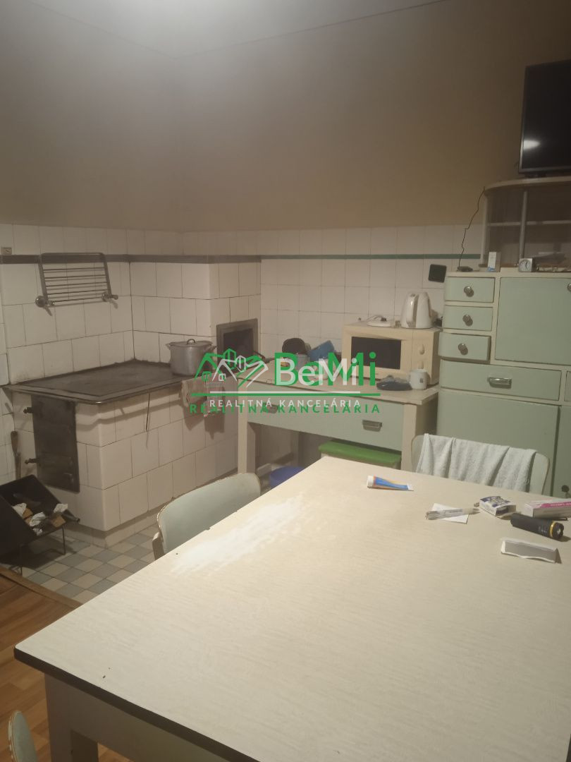 Predaj rodinného domu – stará zachovalá chalúpka s veľkým po - 6