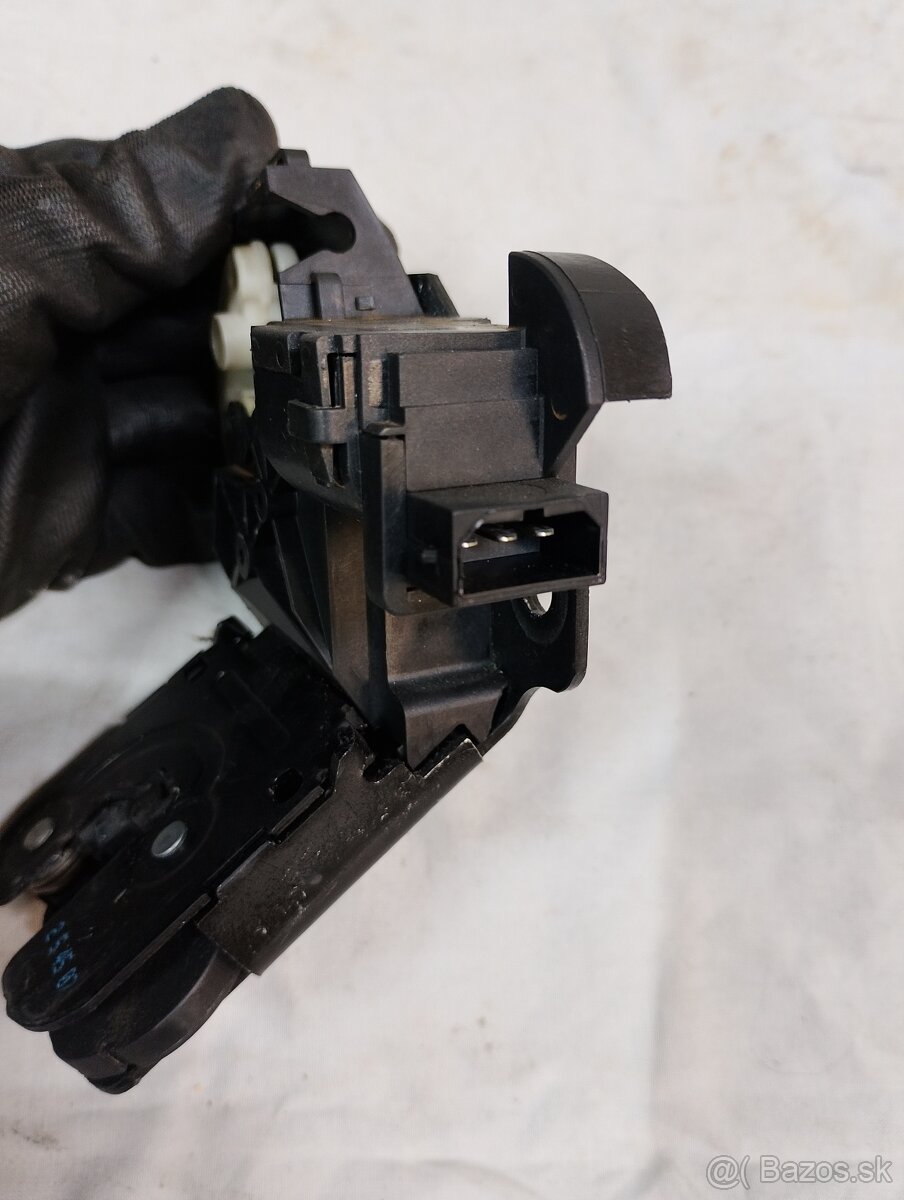 Predám zámok kufra audi - 6