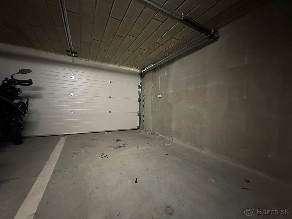 Predám samostatnú dvojgaráž, skladový priestor - 6