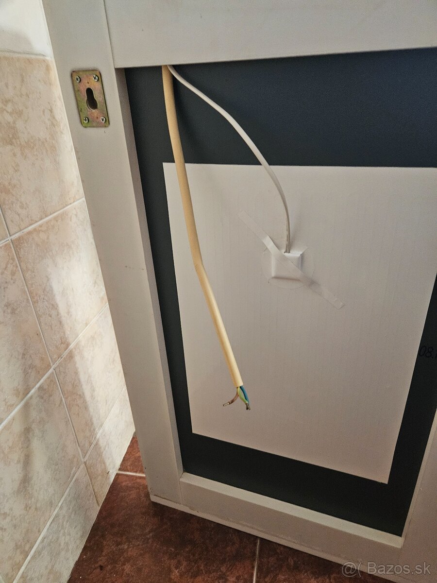 Zrkadlova skrinka - 6