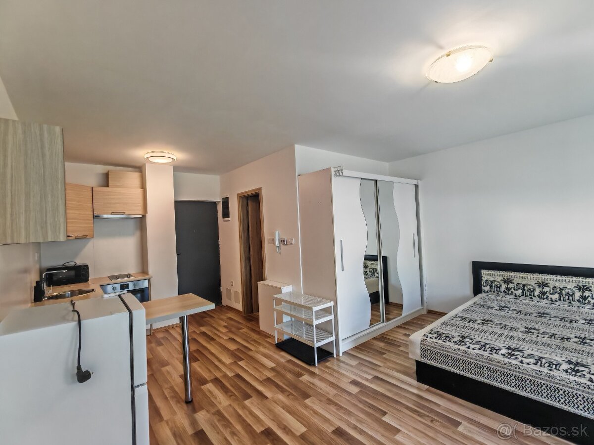 1,5 izbový zariadený byt, predzáhradka, parkovanie, RAJKA - 6