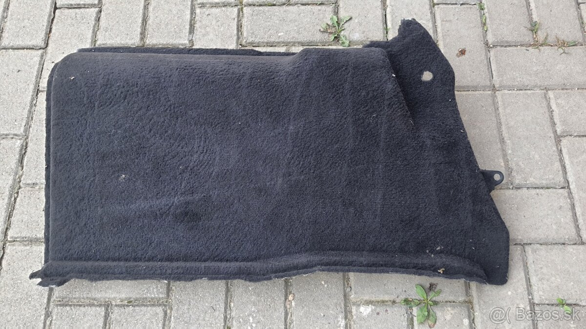 Čalúnenie a plasty z kufra E39 Touring - 6