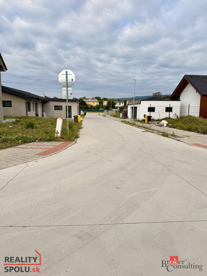 Stavebný pozemok na predaj – tichá lokalita Hronsek, len pár - 6