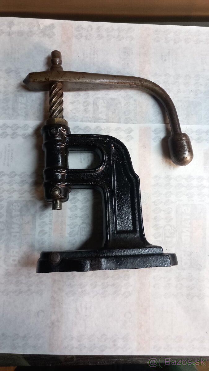 Starožitný zveráčik, obuvnícky lis - 6