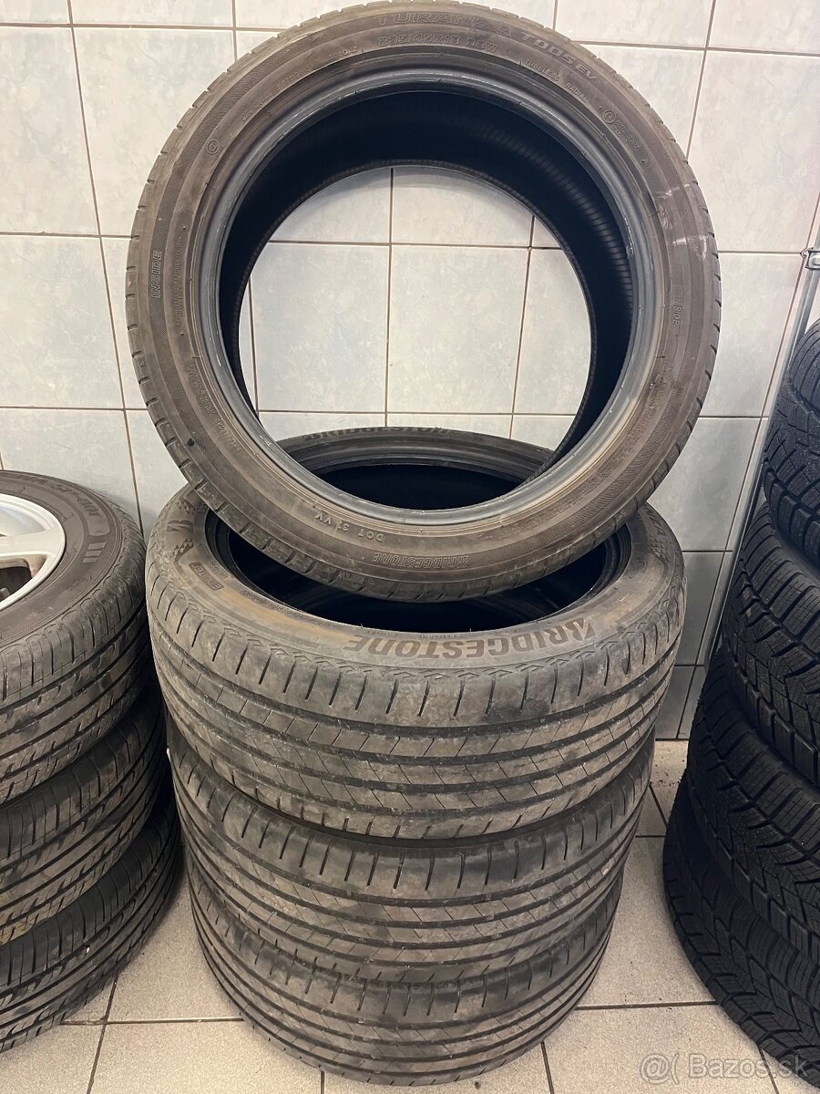 Predám 235/45R18 letné - 6
