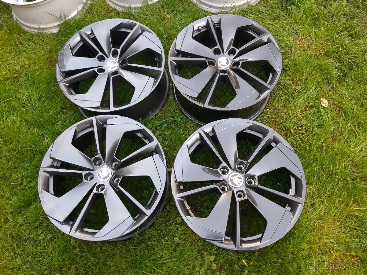 Comet Škoda zimní Octavia 4 VRS Superb Karoq R18 VW Audi - 6