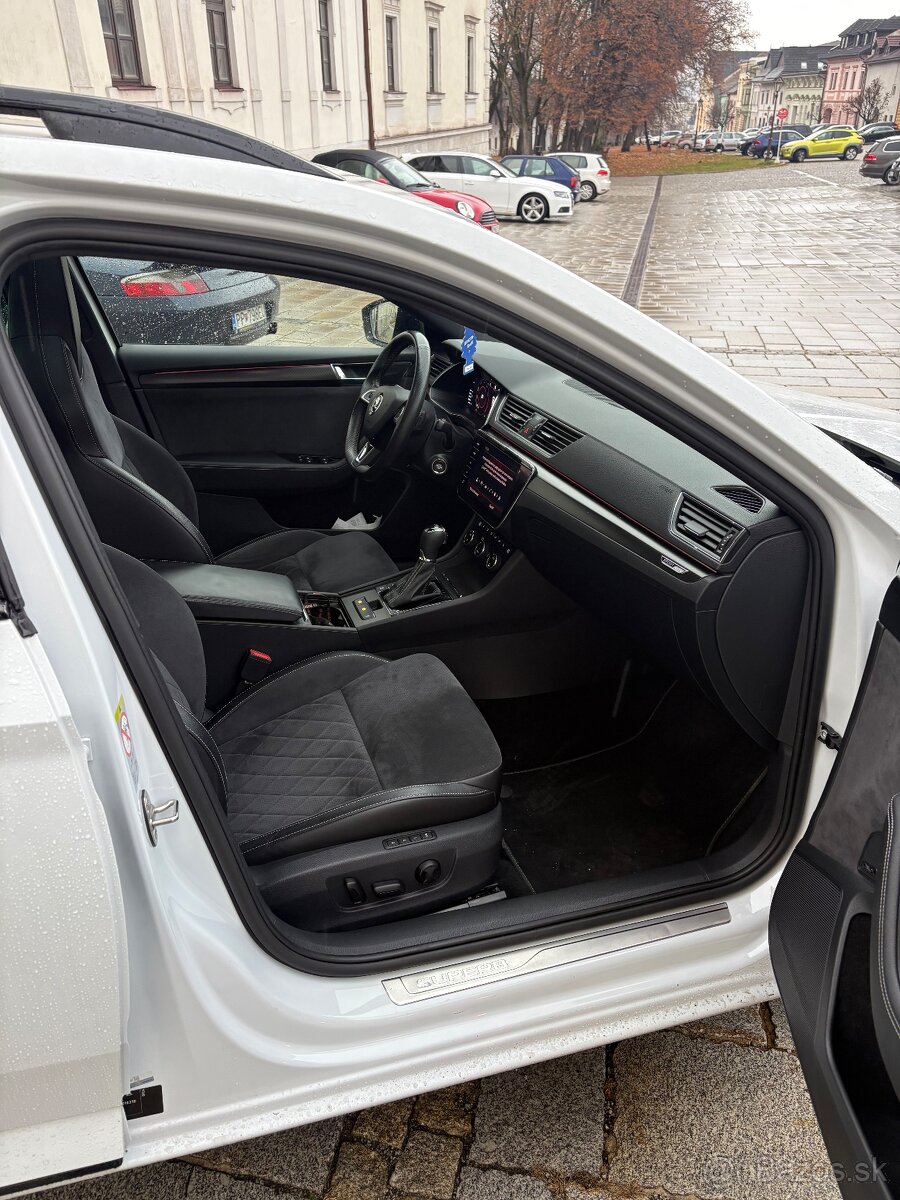 Škoda Superb Sportline full - 6