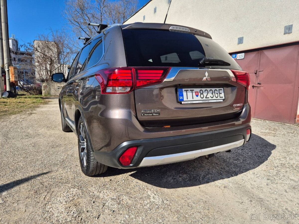 Mitsubishi Outlander 2.2D 4x4 2015 - 6