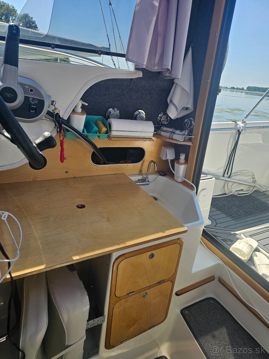 Motorový čln Texas 690 - 6