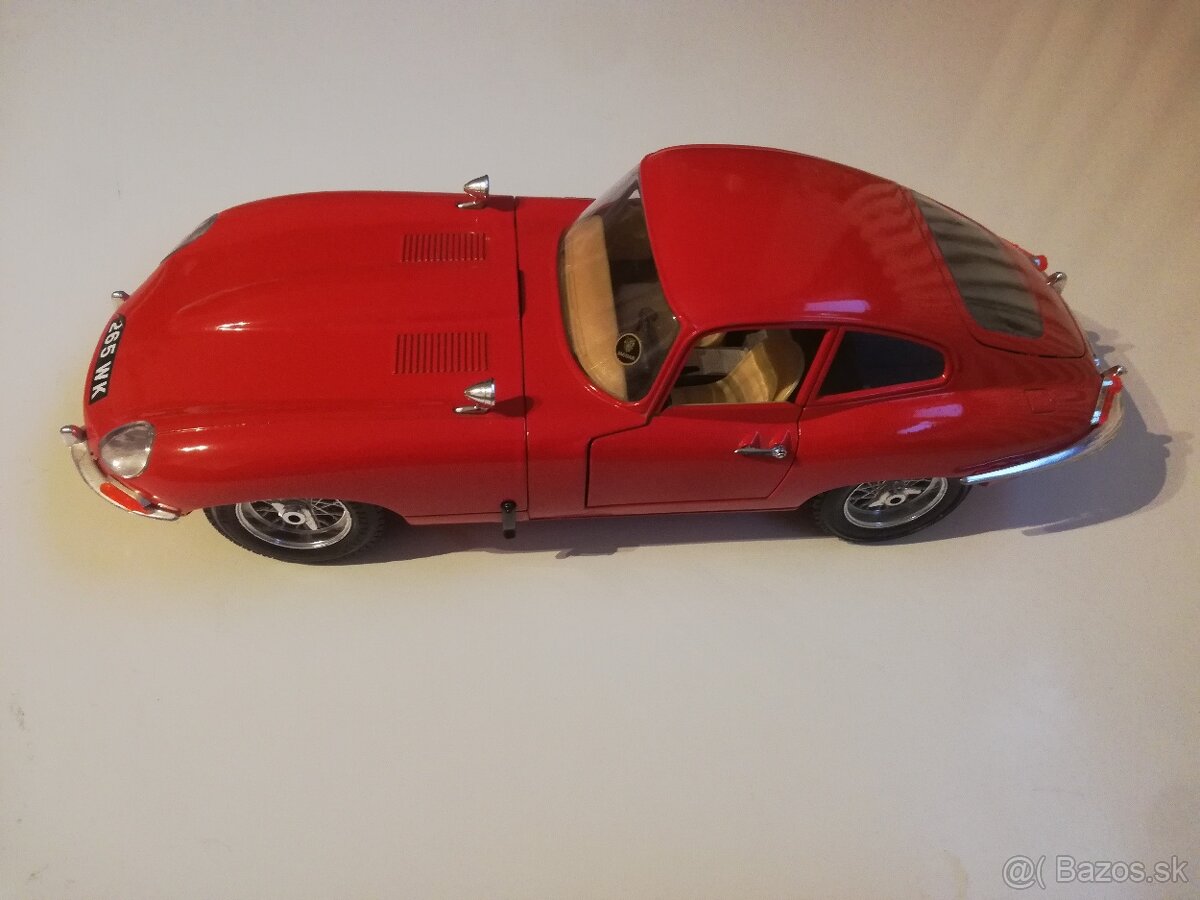 1:18 Jaguar E-type 1961 Bburago coupe cervena - 6