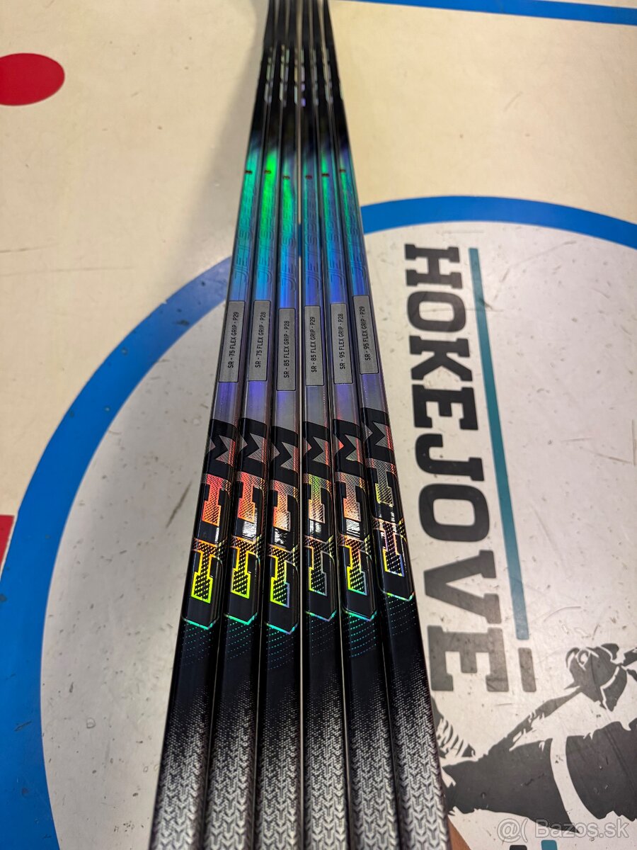 UPLNE NOVA HOKEJKA CCM JETSPEED FT8 SR - 6