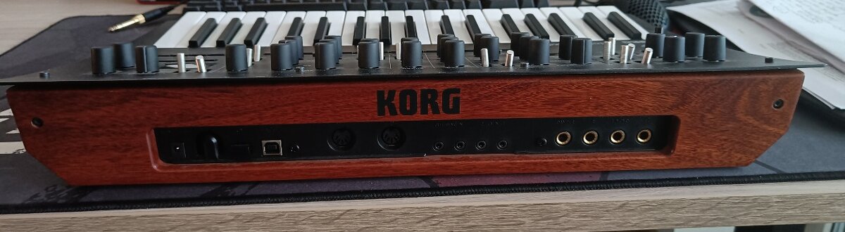 Korg Minilogue xd - 6