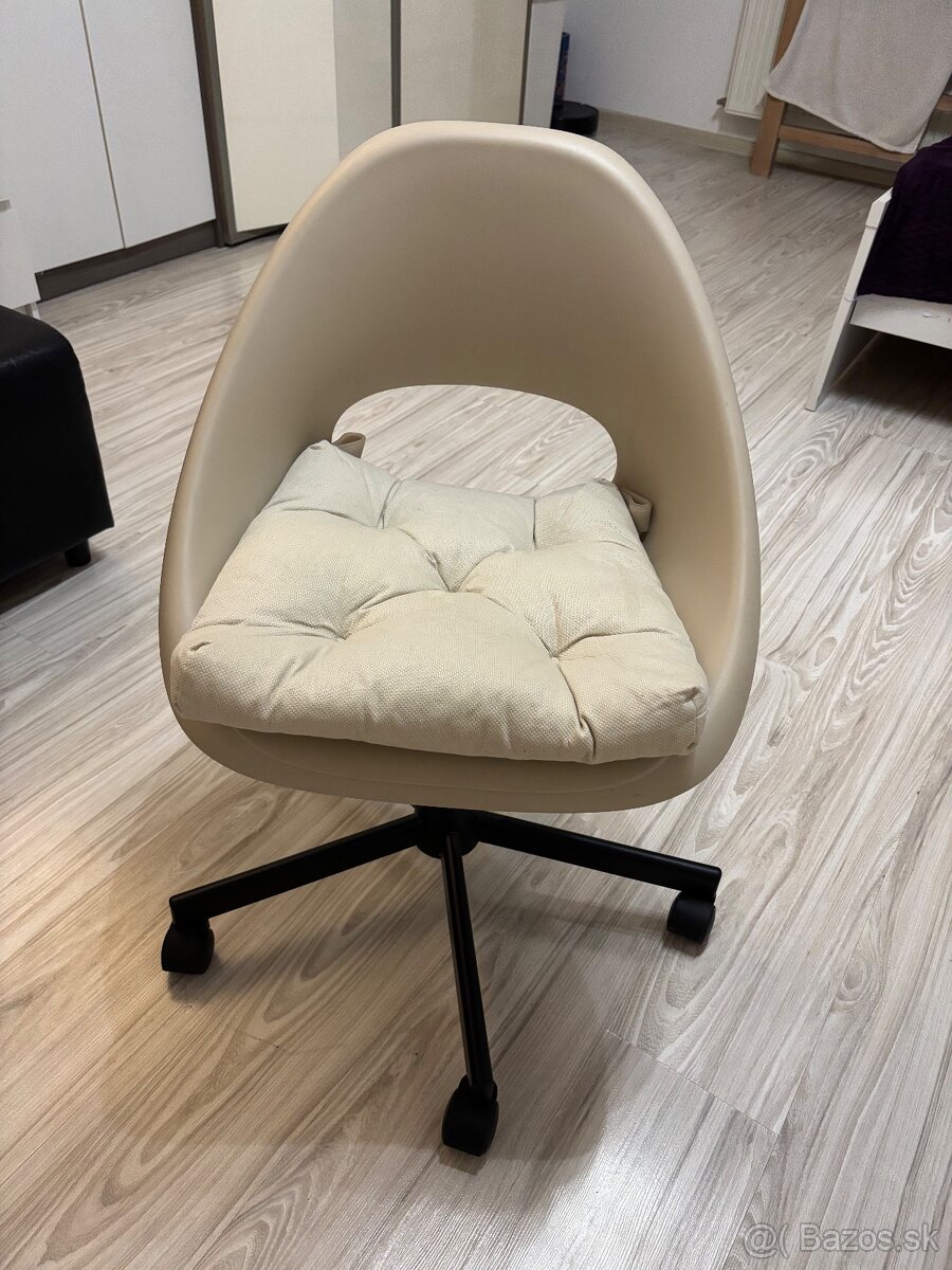 Predám plnohodnotné masážne lehátko. - 6