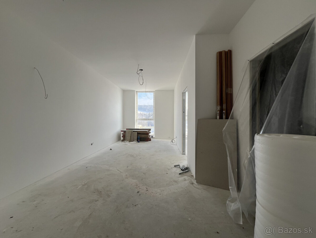 Na predaj investičný 2-izbový apartmán (nebytový priestor) v - 6