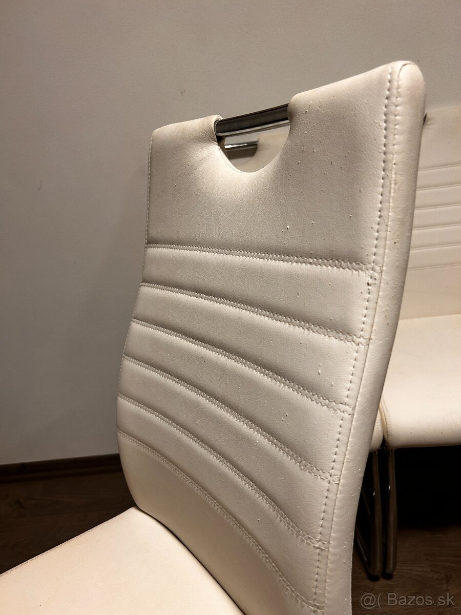 Kuchynsky stol + 4 stolicky - 6