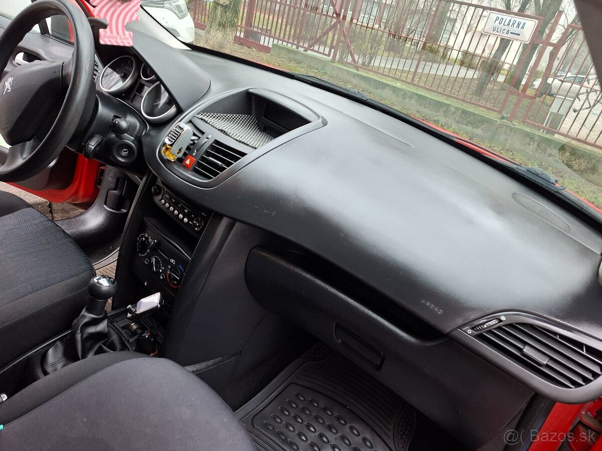 Predám Peugeot 207 SW (kombi) – 1.4 benzín, 54 kW - 6