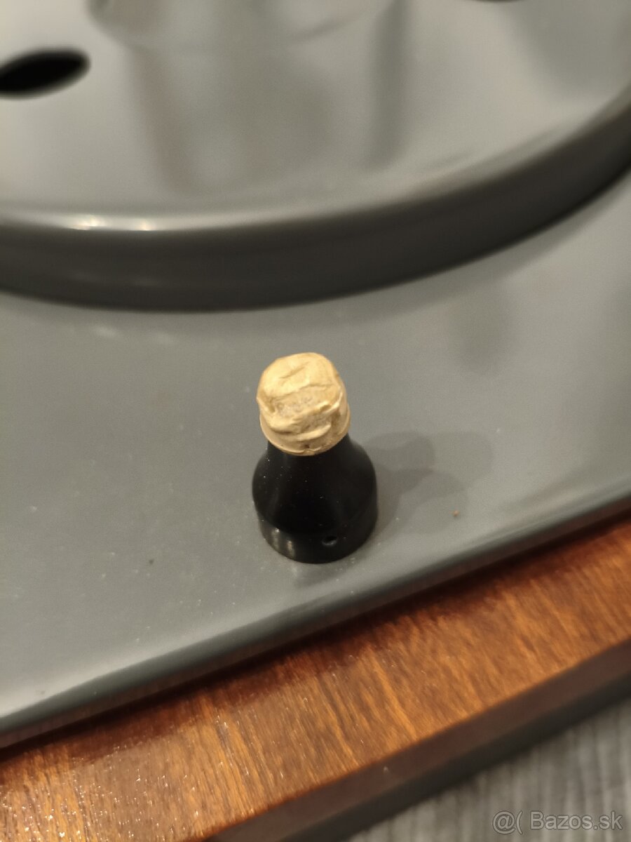 Kufríkový gramofón Tesla - 6