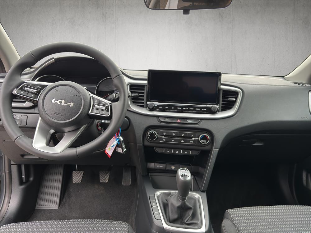 KIA Xceed 1.5 T-GDi M6 Silver - 6