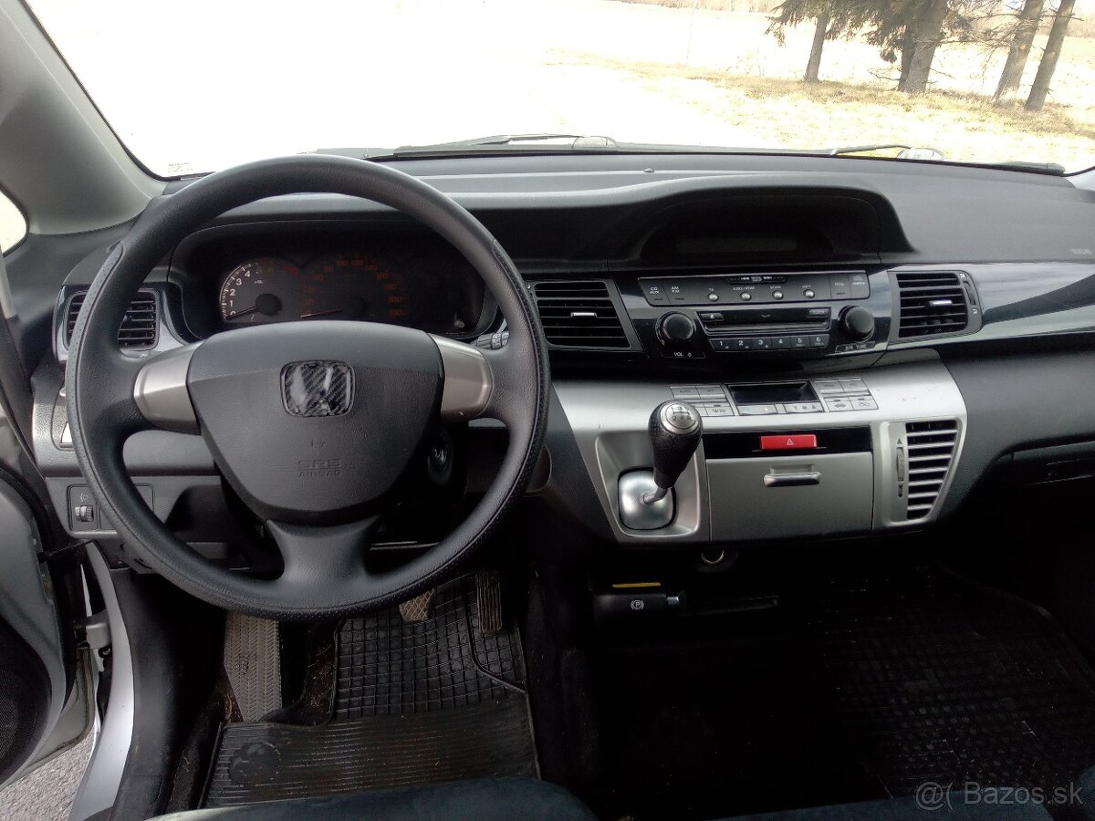 Predam Hondu Fr-v 1.7 - 6