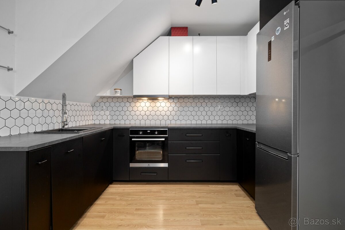 NA PREDAJ- ZAUJÍMAVÝ- 2-IZBOVÝ- MEZANÍN- RUŽINOV- KOŠICKÁ - 6