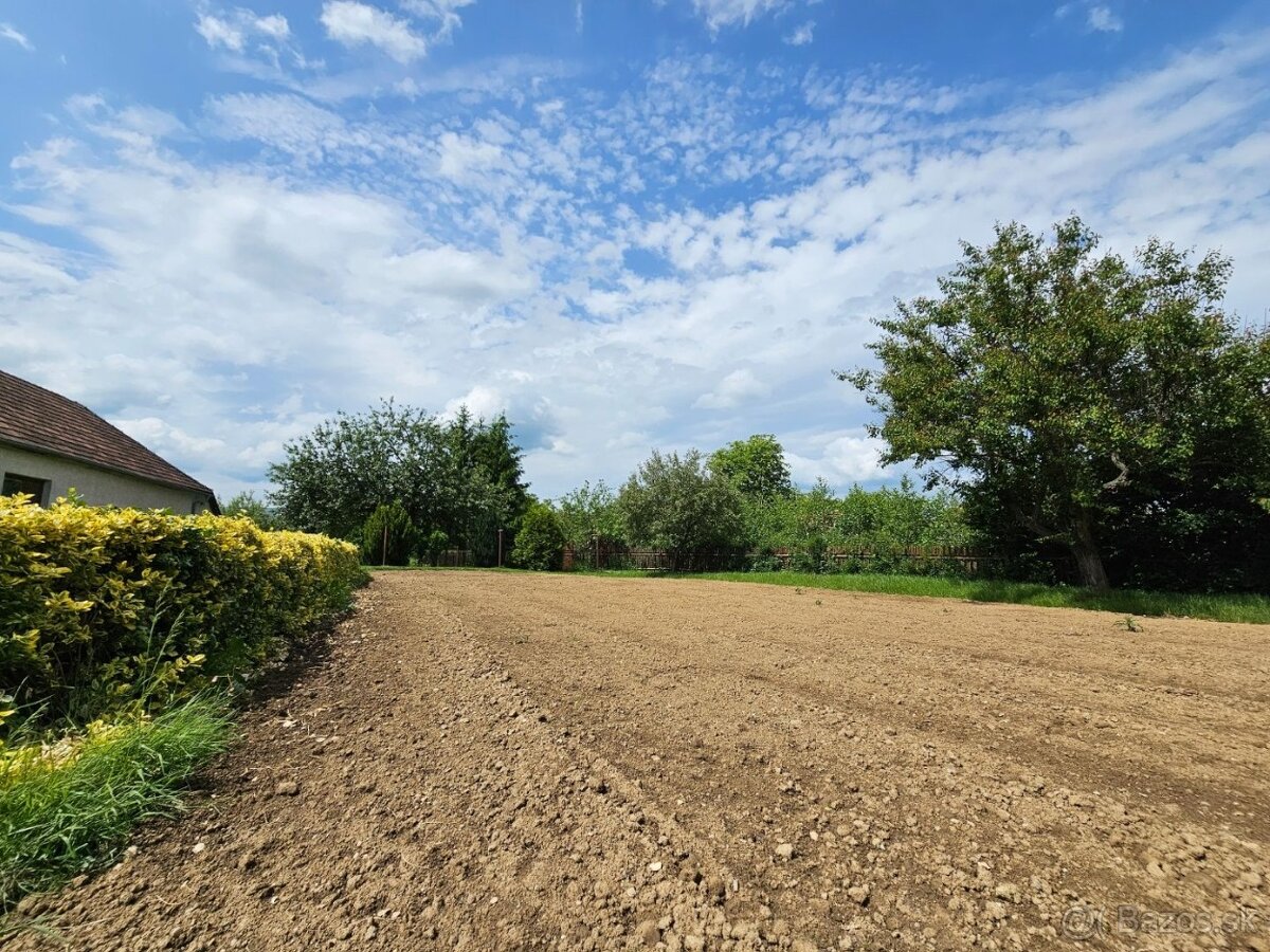 REZERVOVANÉ - Veľký RD s 2 bytmi na rovnom 1973m2 poz. - 6