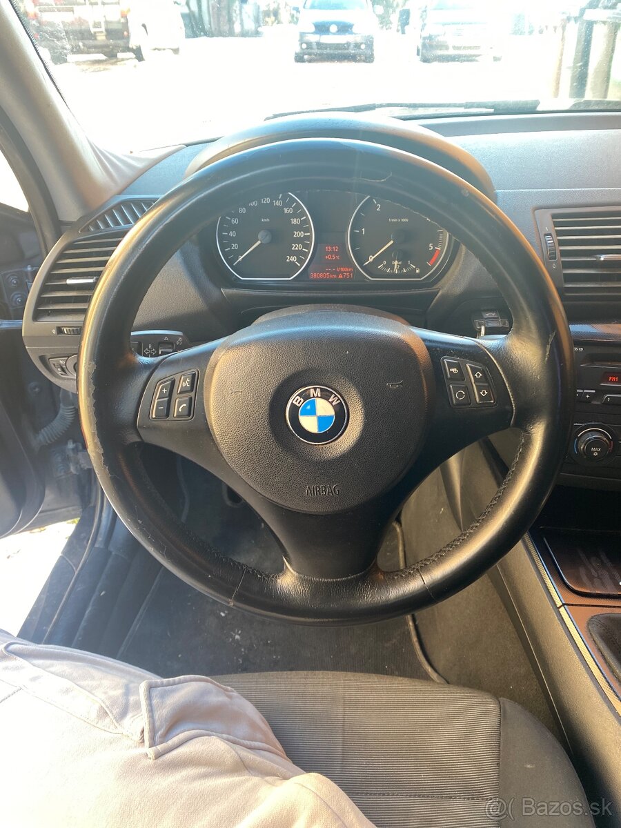 Predávam nepojazdné BMW E87 118d - 6