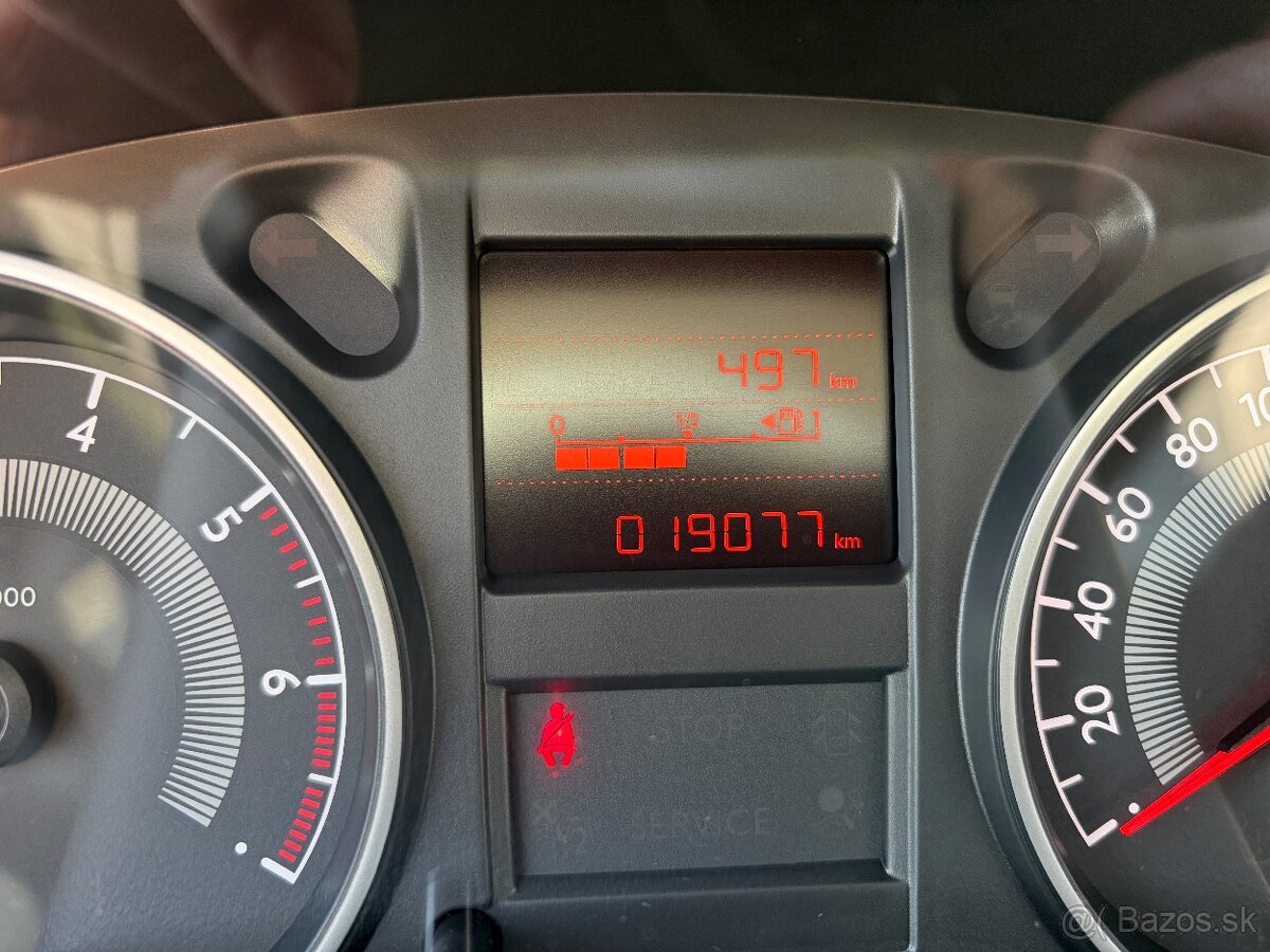 Peugeot 301 1.6 85kw Style - 6