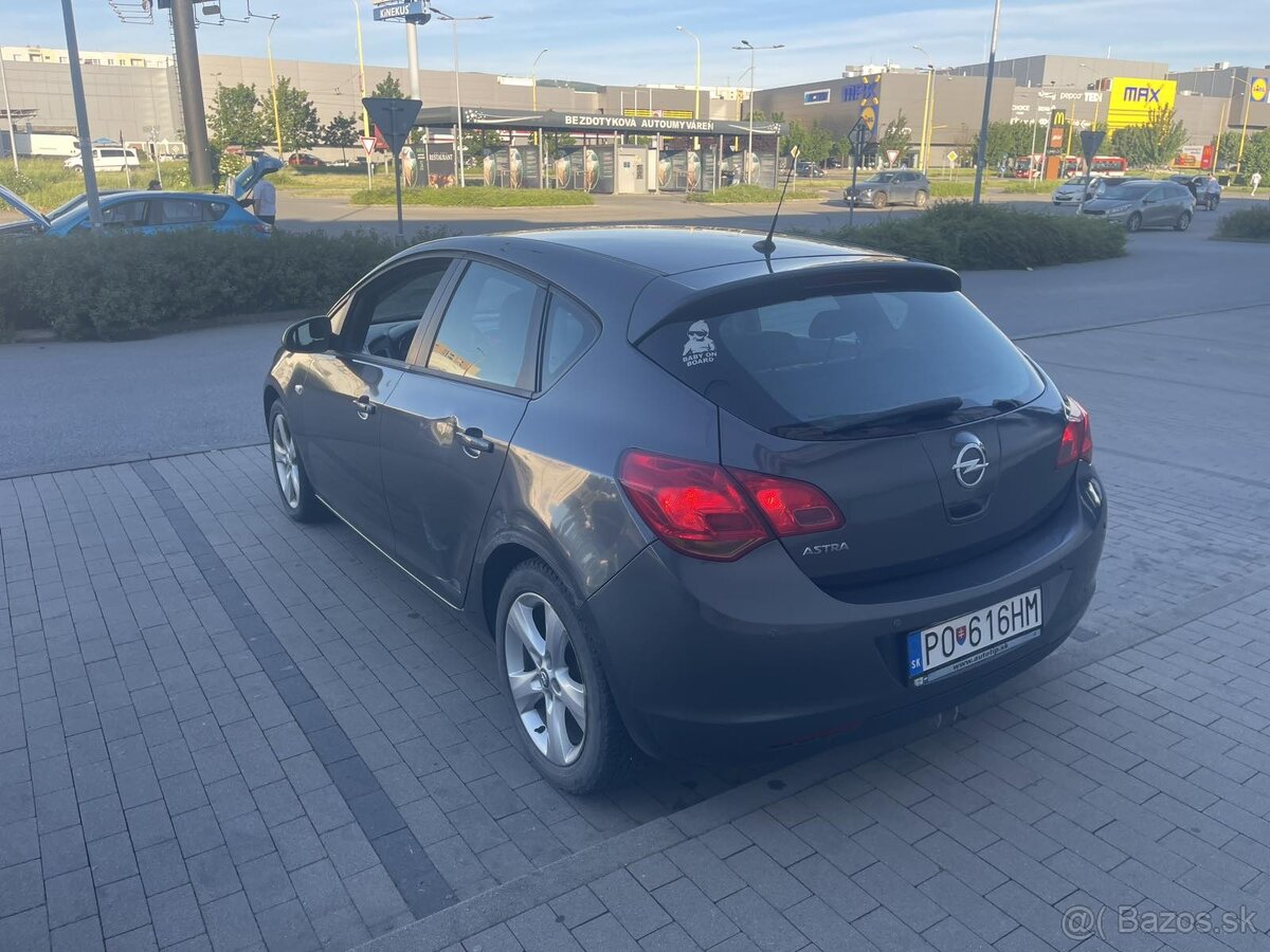 Opel Astra J 1,6 benzín - 6
