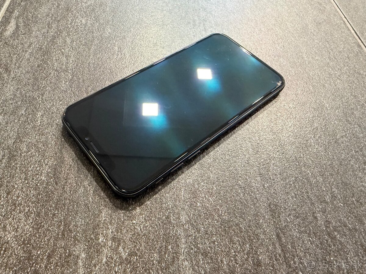 Apple iPhone X 64 GB v čiernej farbe Space Gray - 6
