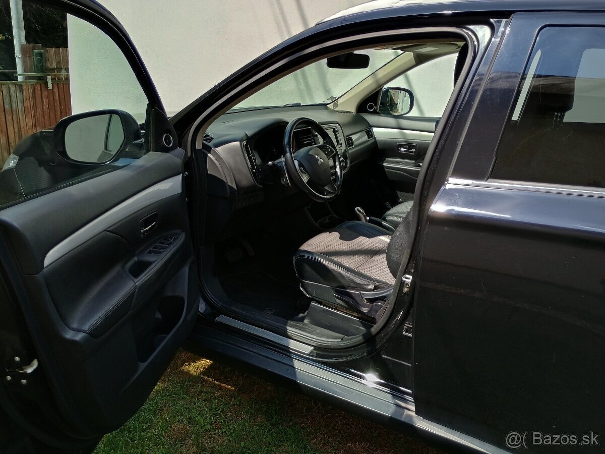 Mitsubishi Outlander PHEV 2.0 Executive Edition–4x4–Automat - 6