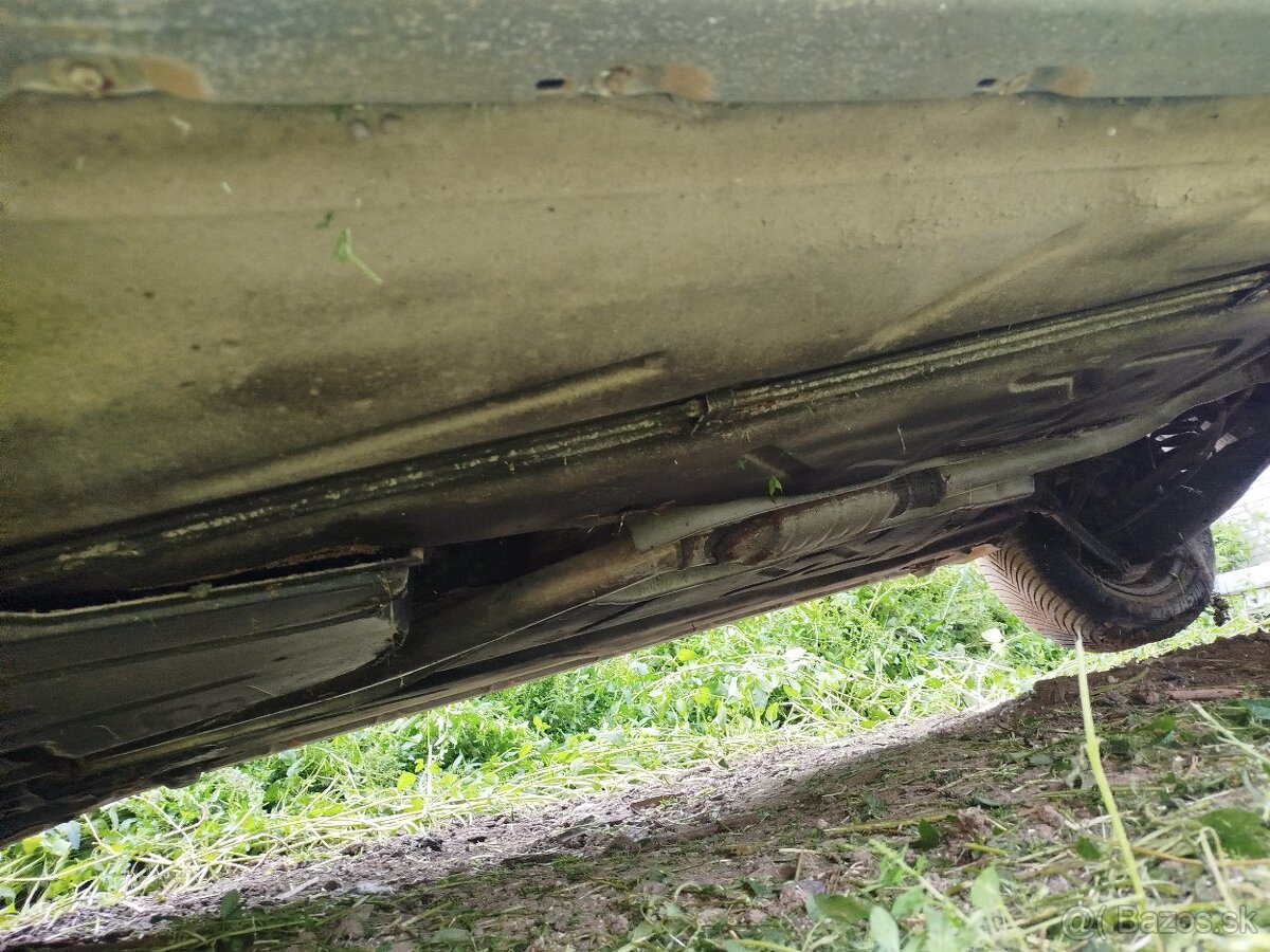 Mercedes w 124 250D - 6