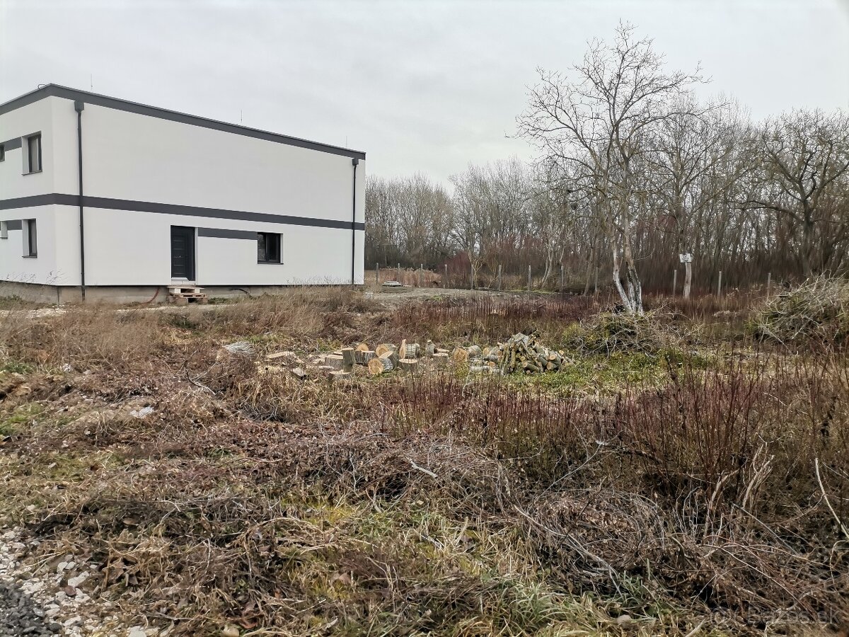 Predám stavebný pozemok - znížená cena - 6