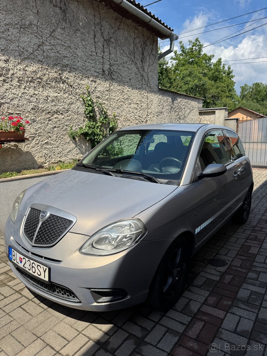 Lancia Y 1.2i R.V.2010 - 6