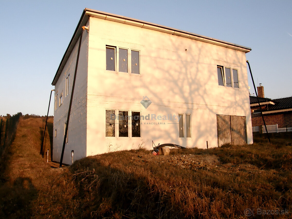 Rozostavaný veľký dom s 10 a pozemkom tesne pri Košiciach - 6