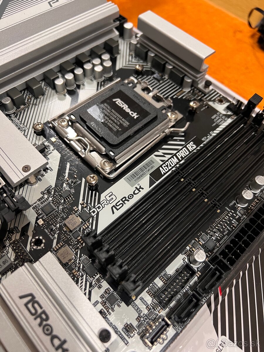 rezervovaná ASROCK AM5 DDR5 3x m.2 mATX A620M PRO RS - 6