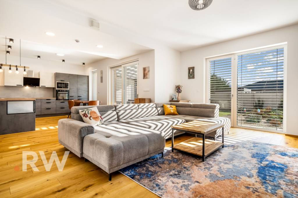 LUXUSNÝ - 5 izb. 165 m2 interiér + 27 m2 garáž DOM - Dlhé di - 6