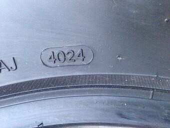 Predám zimné Pneu 215/65r16 5/6mm - 6