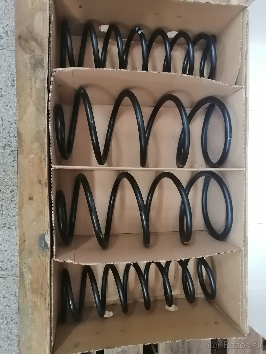 Predám pružiny na Volvo C30 1.6 benzín - 6