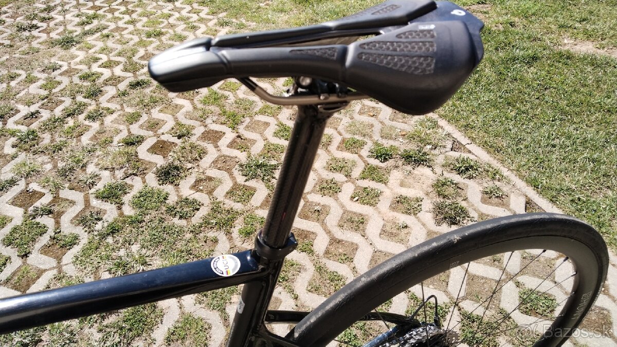 Cestný karbónový bicykel - 6