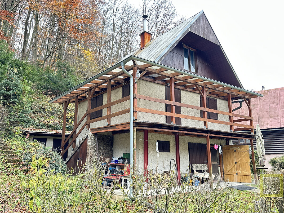 REKREAČNÁ CHATA NA PREDAJ, úžitková plocha 90m2, celoročne o - 6