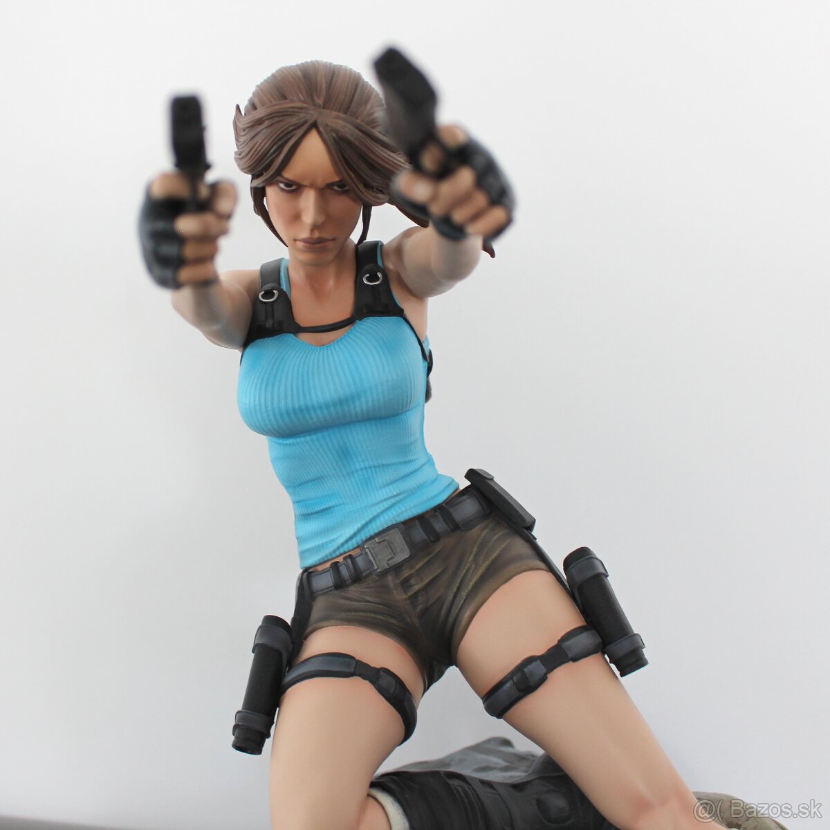Tomb Raider: Lara Croft socha 1/4 - 6