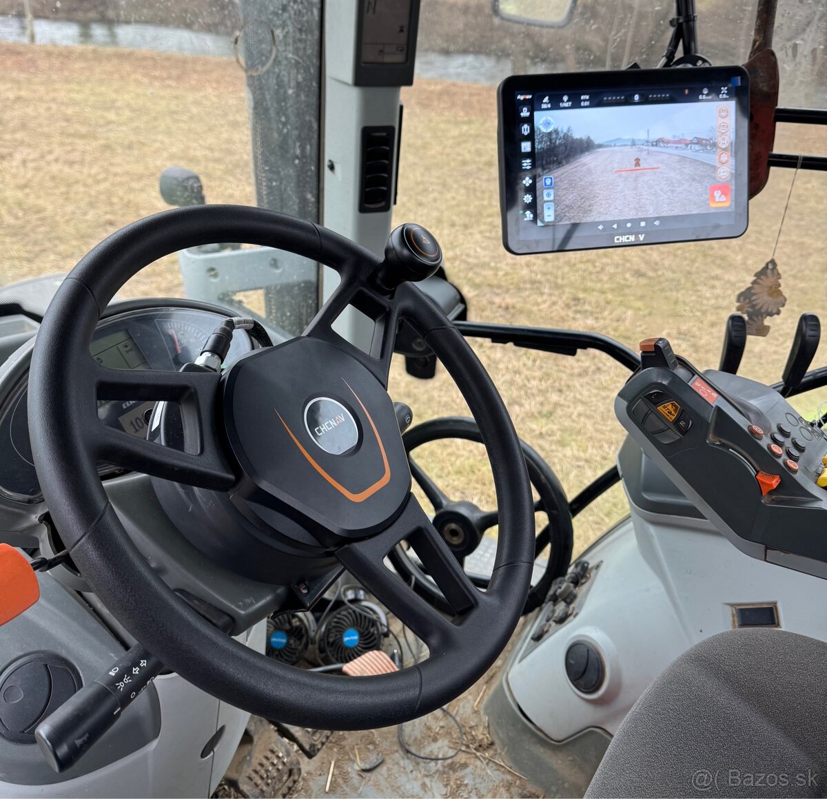 Autopilot do traktora CHCNAV NX 612 - 6