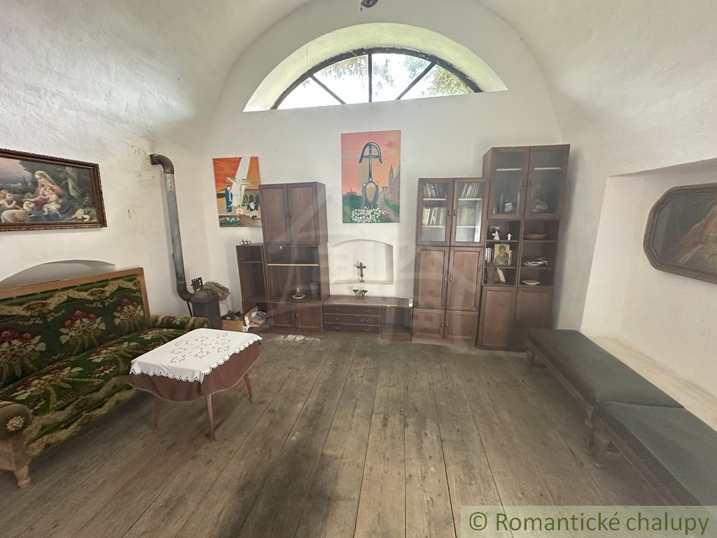 200-ročná kamenná chalupa v horách, obec Lipovec - 6