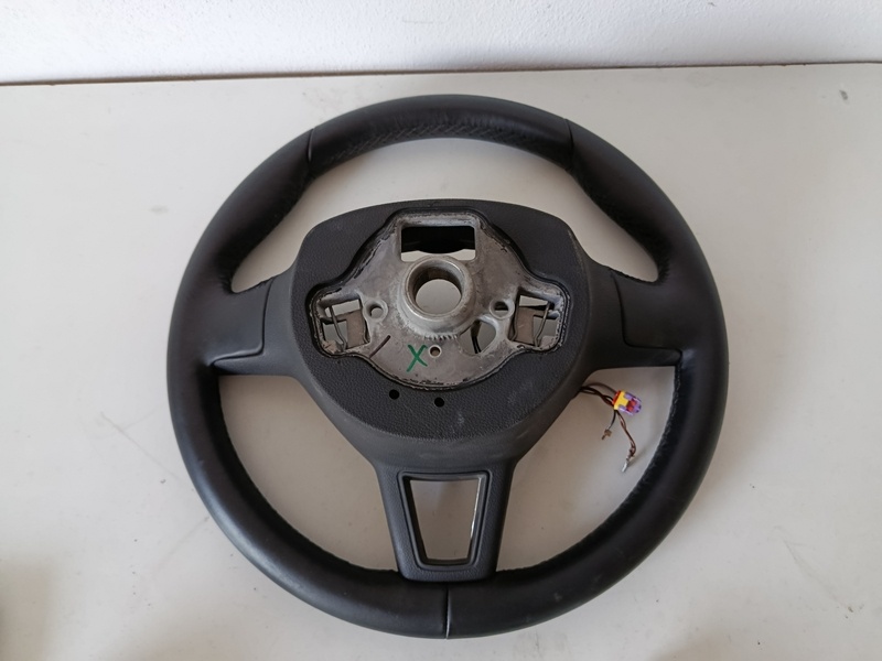 volant superb3 octavia3 3v0419091L 150€ - 6