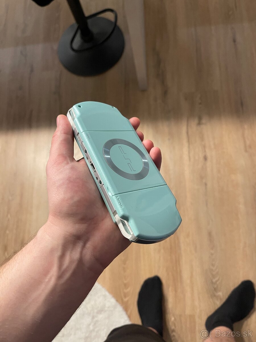 PSP 2000 Mint Green - 6