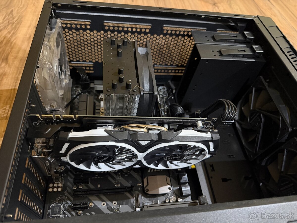 HAL3000 Herný počítač MČR 2018 Elite + príslušenstvo - 6