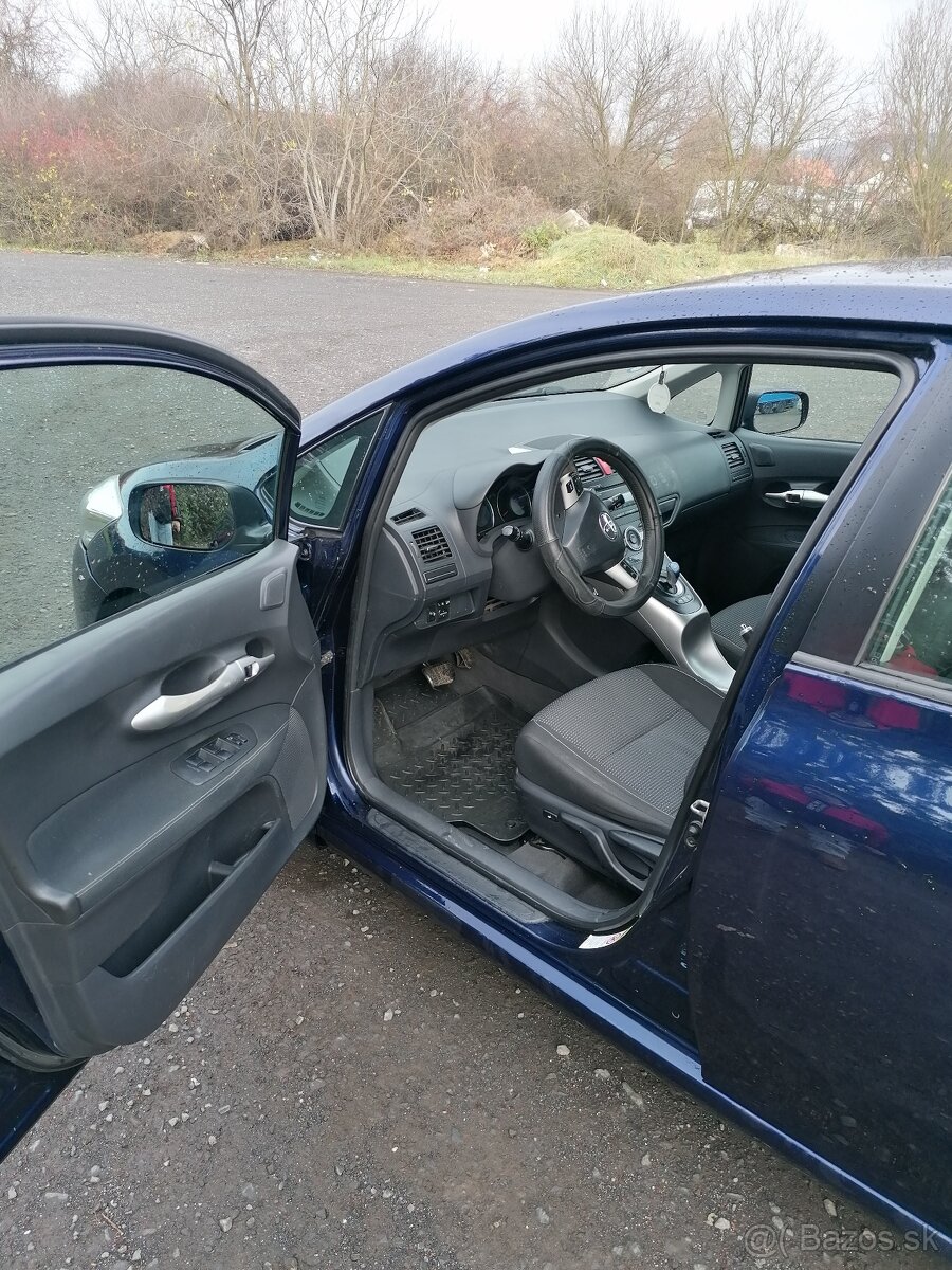 Toyota Auris Hybrid 2011 - 6