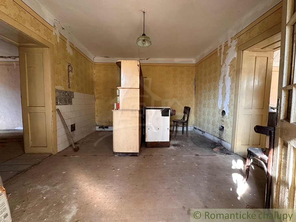 Starý sedliacky dom na veľkom pozemku – vhodné na výstavbu - 6